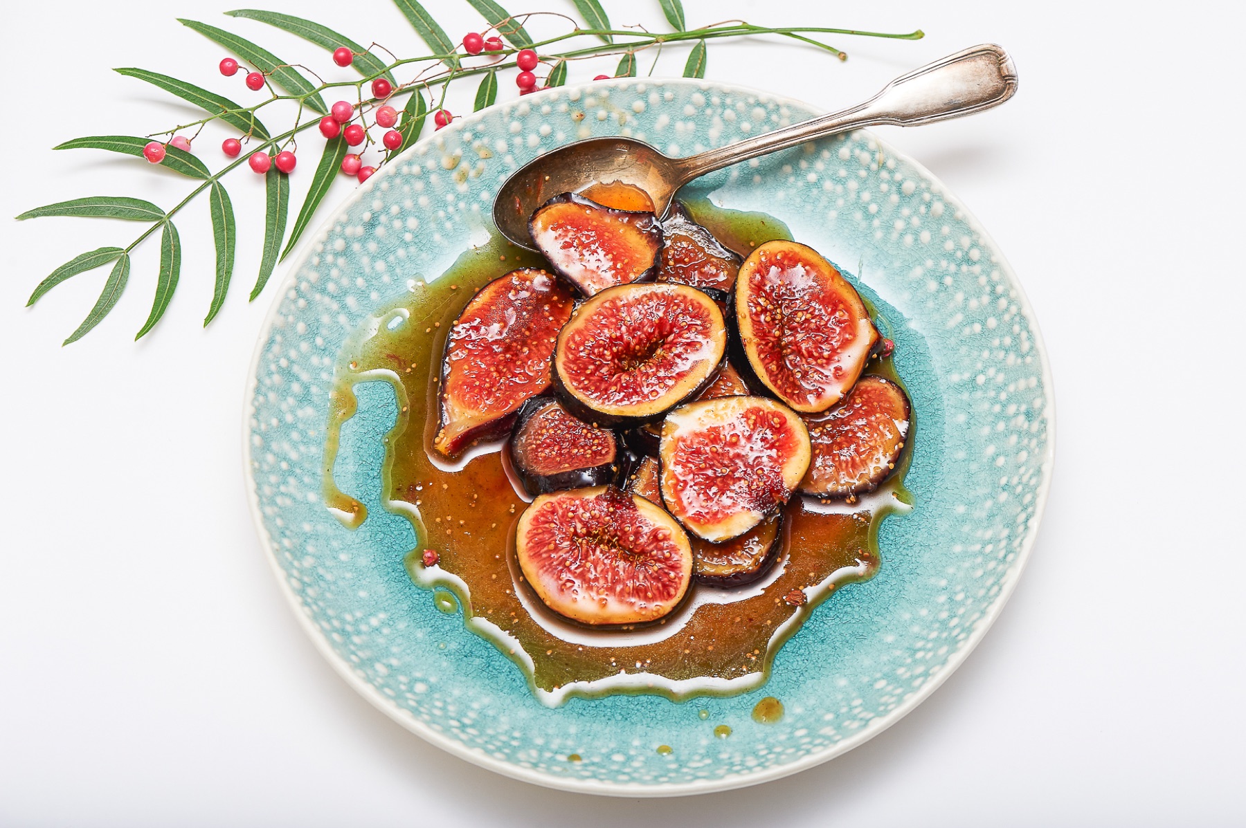Composition de figues en lumière naturelle