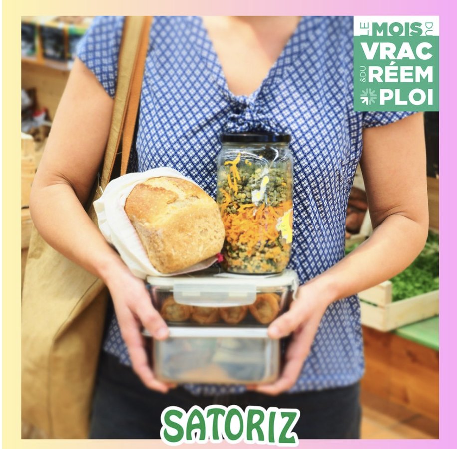 Cliente Satoriz avec ses contenants réutilisables